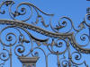 Ringhiera in ferro battuto dello scultore Carlo Rizzarda - Particolare del cancello d'ingresso